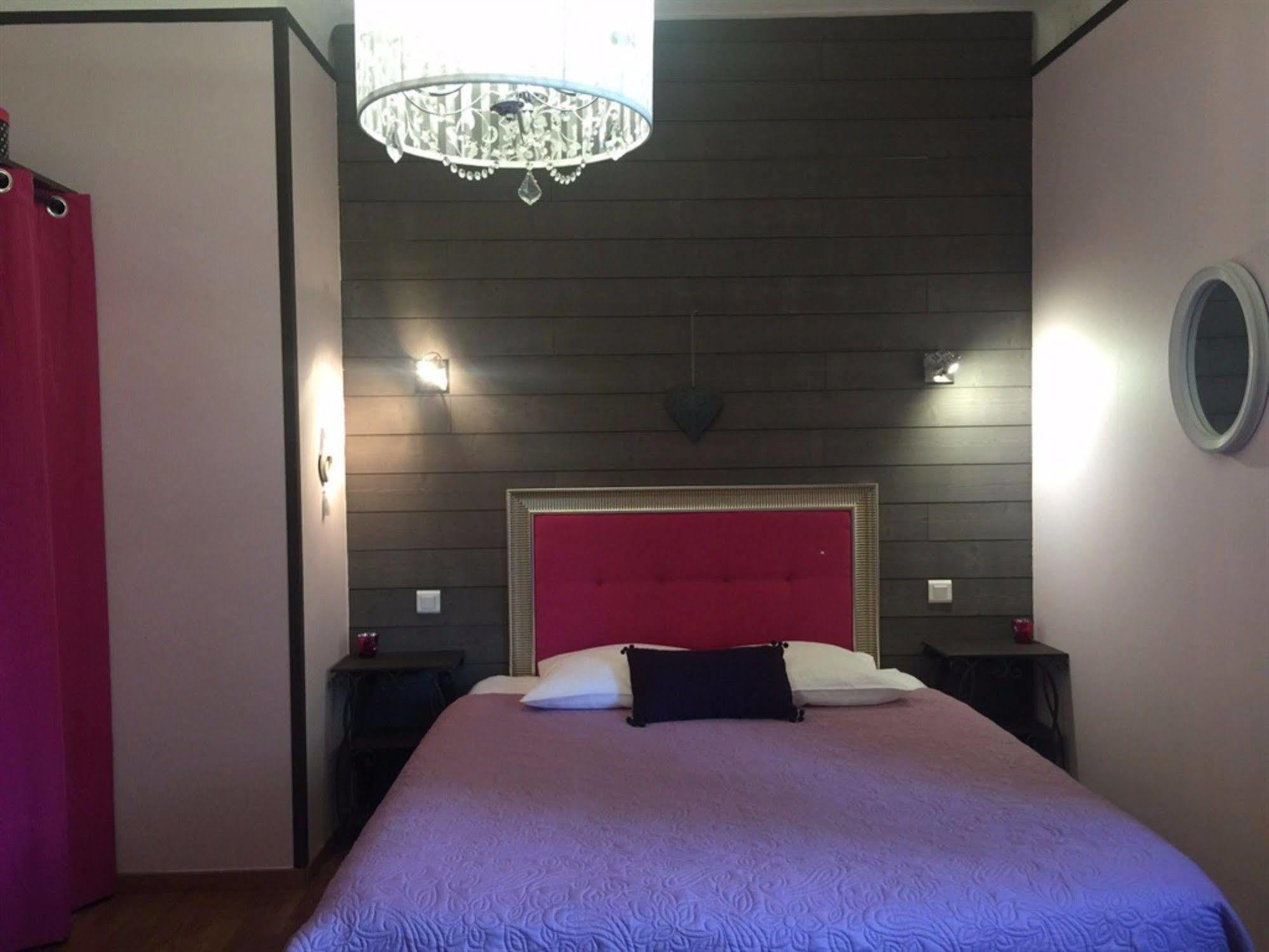 O Clair De Lune Au Coeur De Sarlat - Chambres Climatisees - Parking Prive - Piscine Chauffee - Spa Et Massages Exterior photo